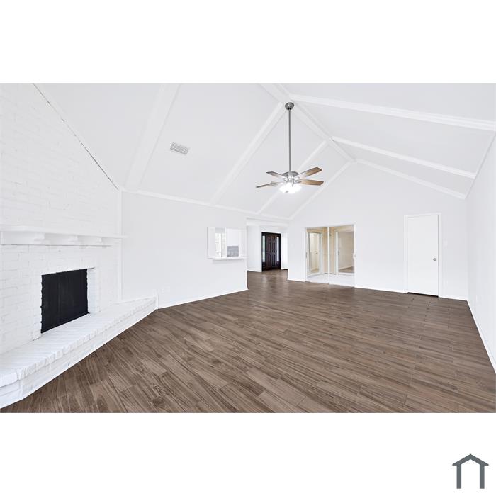 2803 Camelot Ln