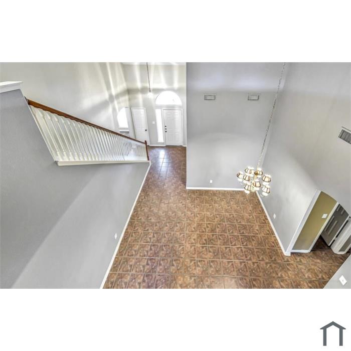 2115 Hollyfield Ln