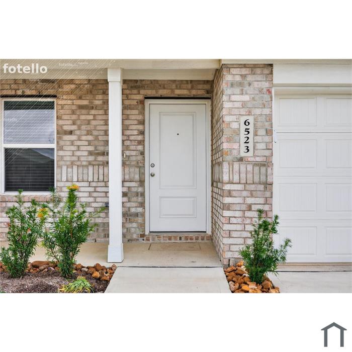 6523 Water Oak Green Ln