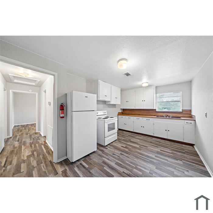 2729 Main St