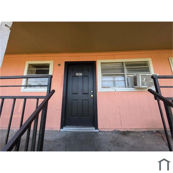 905 Campus St
