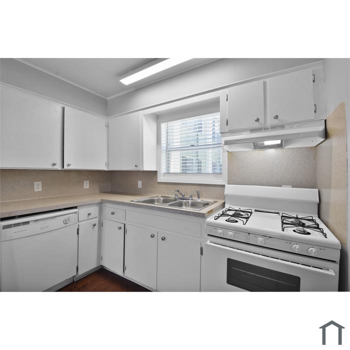 Broadmoor Apartments
