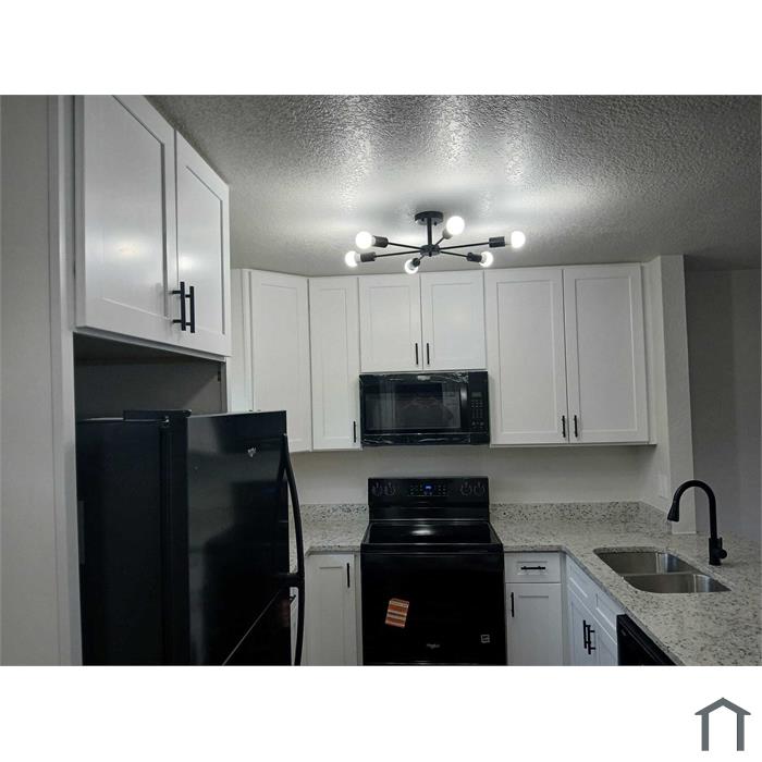 213 E Wright Blvd
