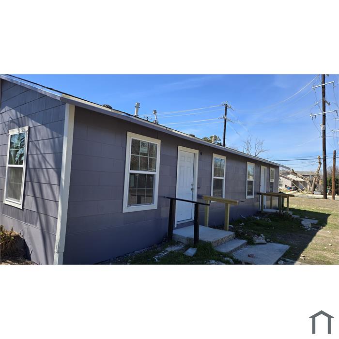 705 Crockett Dr