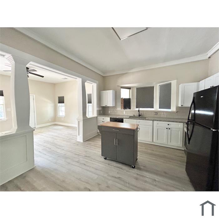 1135 W Ridgewood Ct