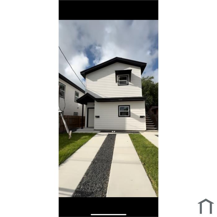 208 Roberts St