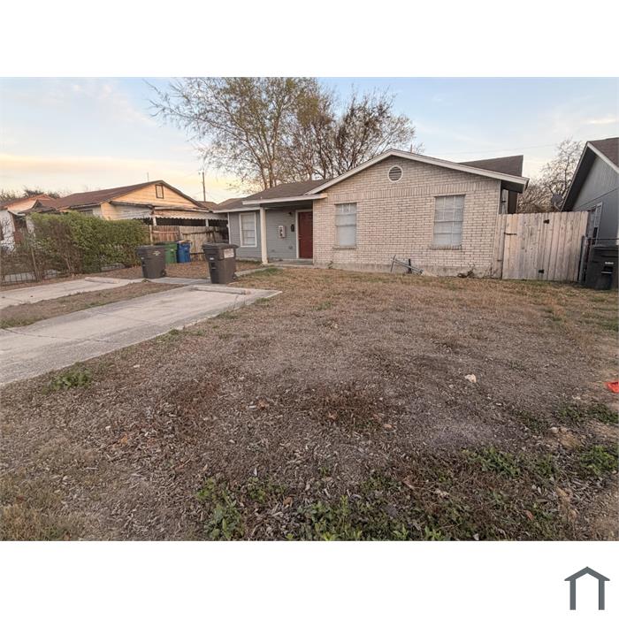 810 W Olmos Dr