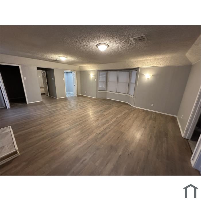 211 W Huff Ave