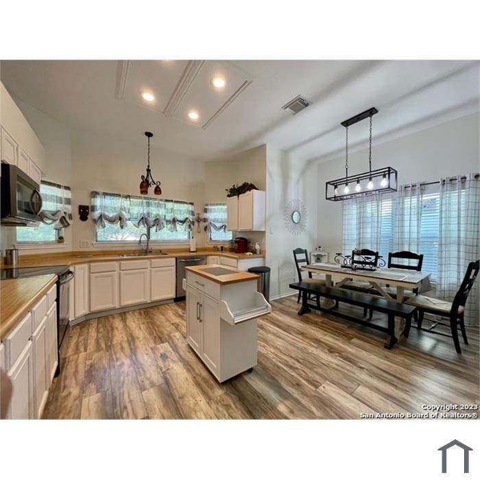 6111 Quail Feather Ln