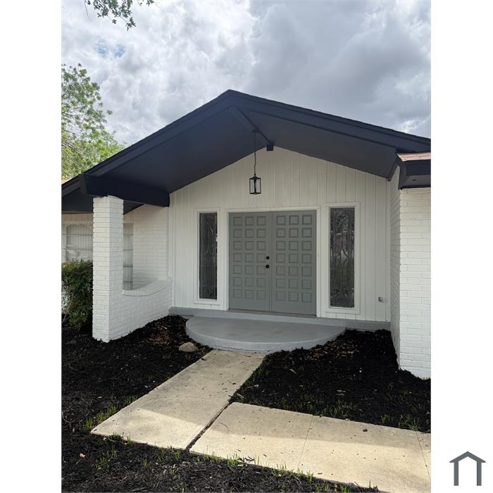 502 Moorside Dr