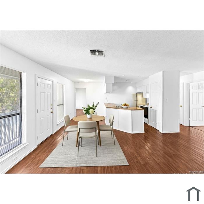 7572 Windsor Oaks