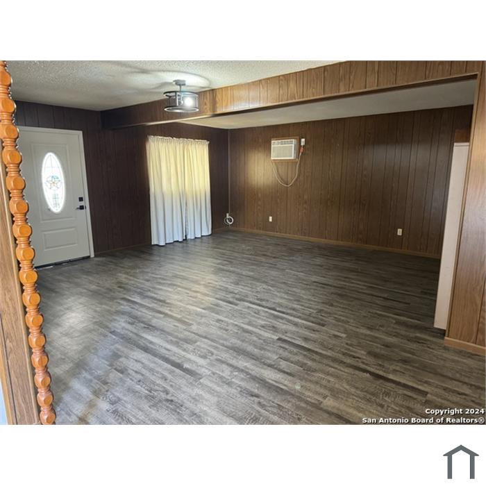 6143 Cedar Valley Dr