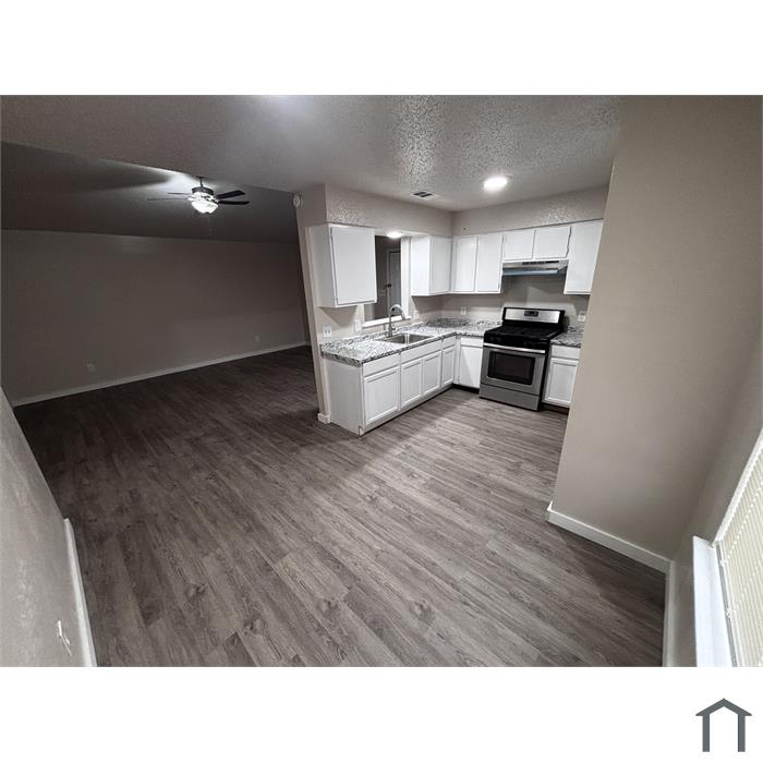 2204 Donahue Ln
