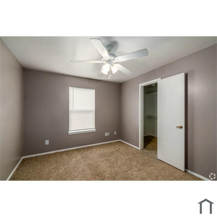 12151 N Interstate 35