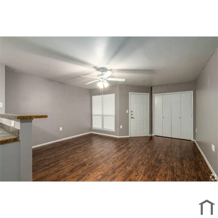 12151 N Interstate 35