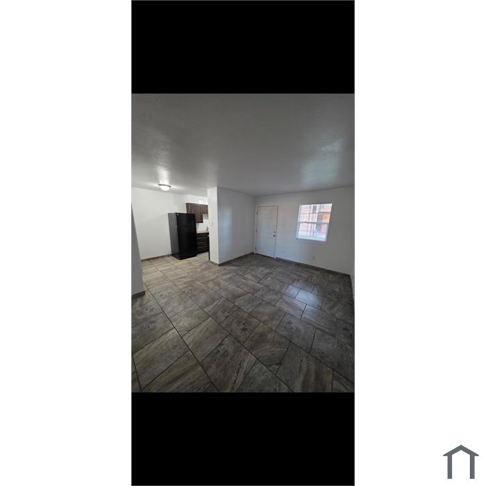 900 W 8th St