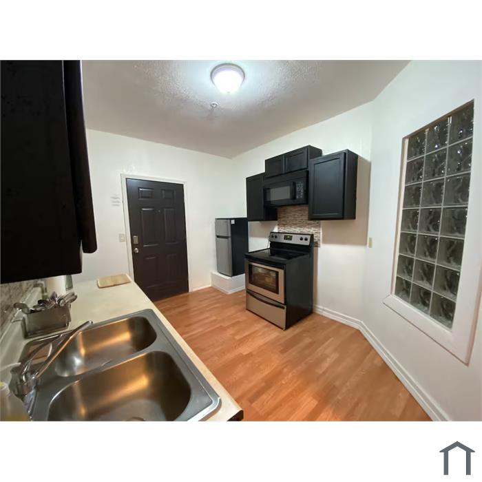 504 W San Antonio Ave