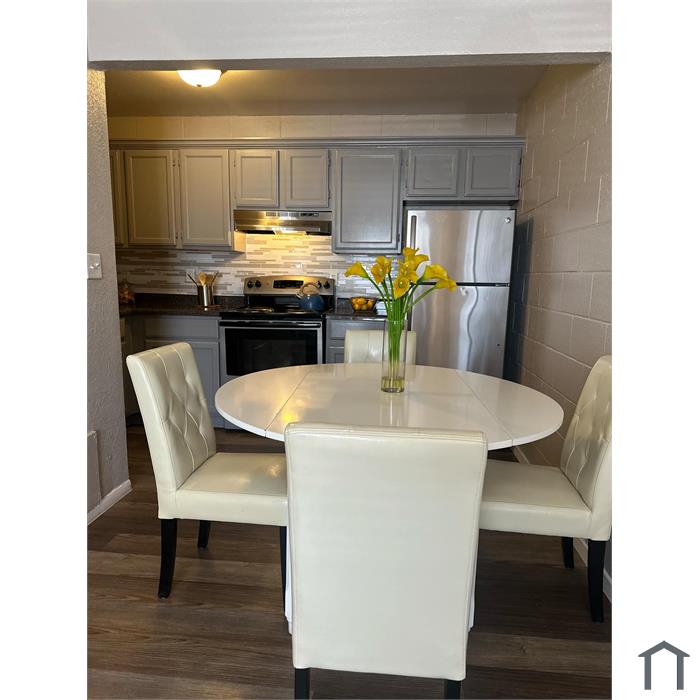 921 N Zaragoza Rd