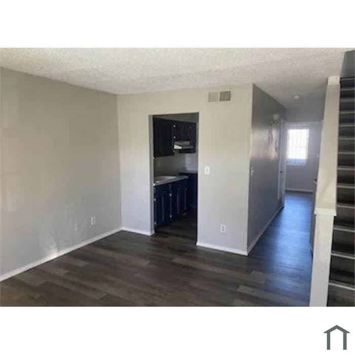 528 Center Way