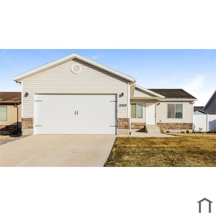 2419 E Prairie Ln