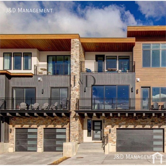 Luxury Furnished Mountain Retreat with Stunning Jordanelle Views
