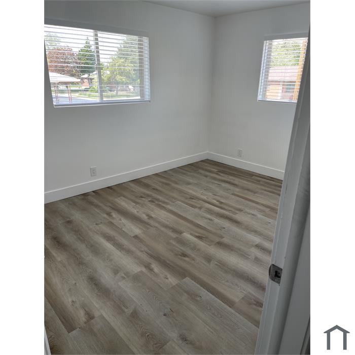 627 W La Salle Dr