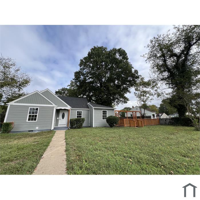 3900 E Chatham Dr