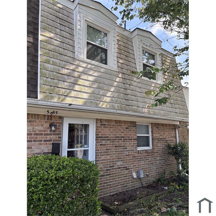 5635 Caxton Ct