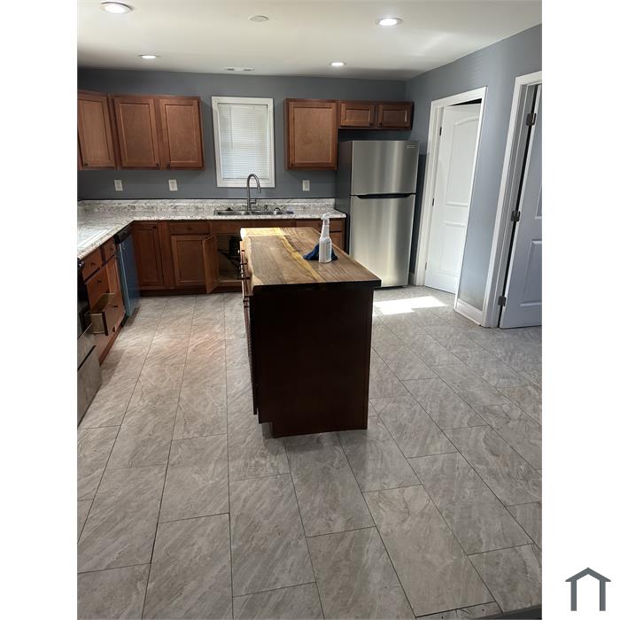 805 Rutherford Ave NW