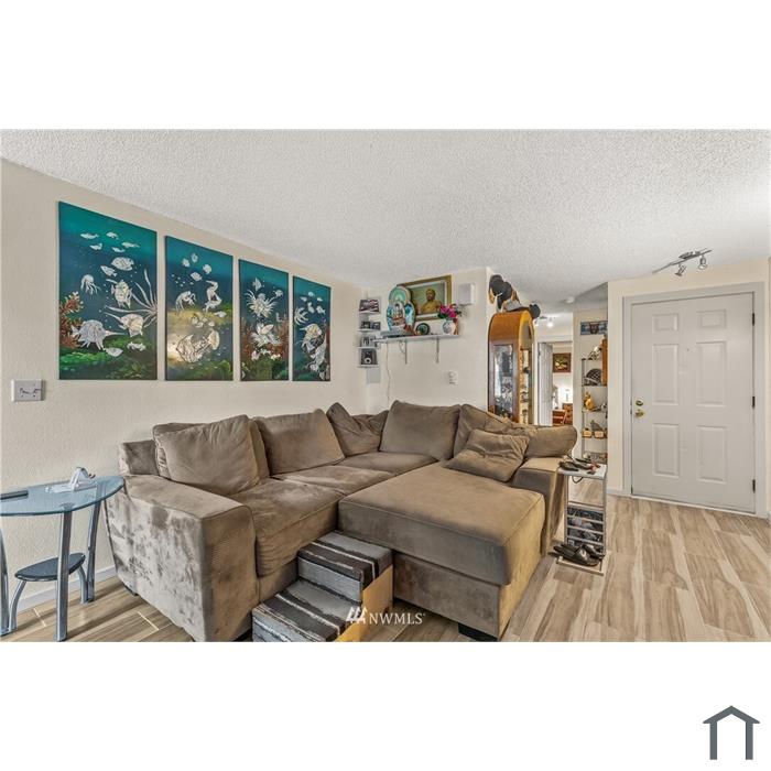 2020 Grant Ave S