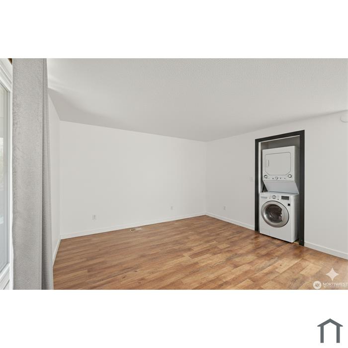 18816 Mountain View Dr E