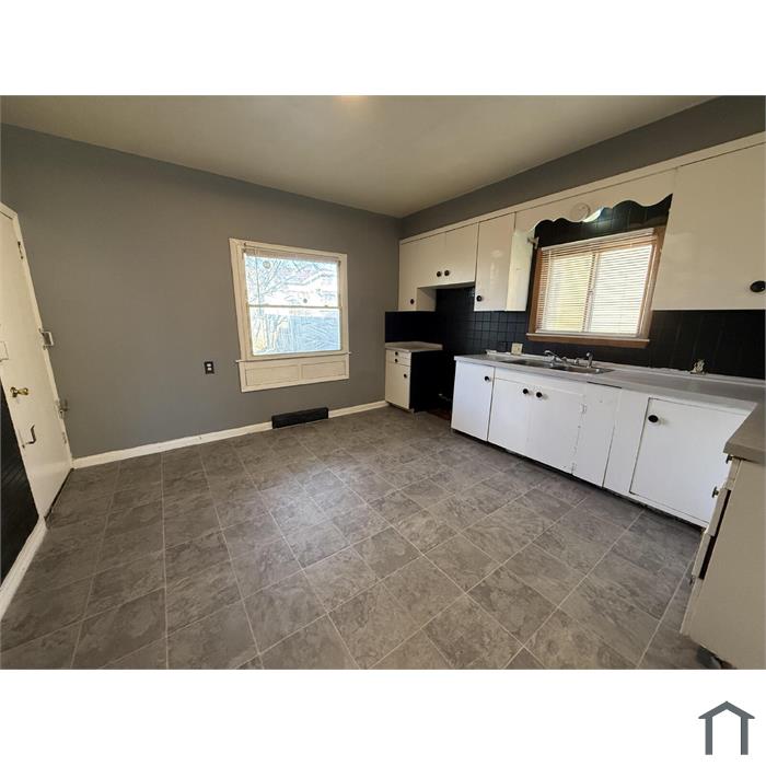 1114 W Keefe Ave