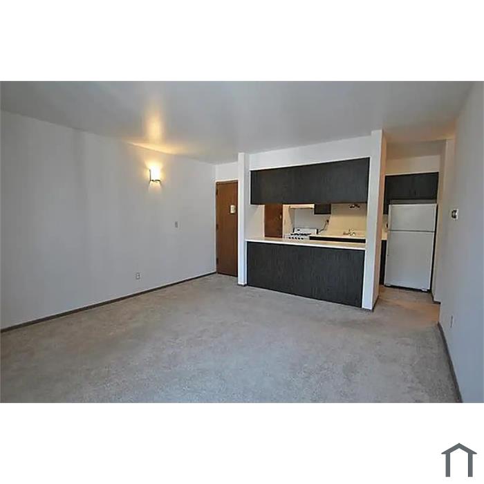 2495 N Oakland Ave