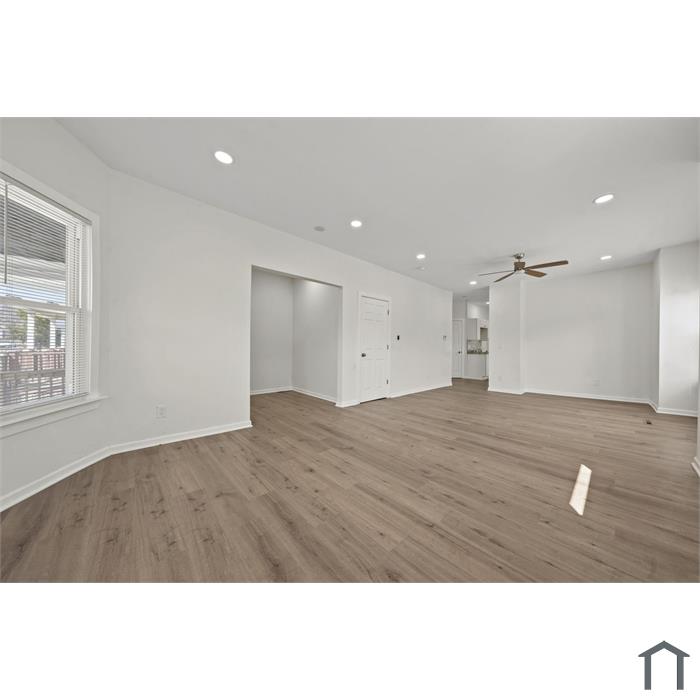 104 W Auer Ave